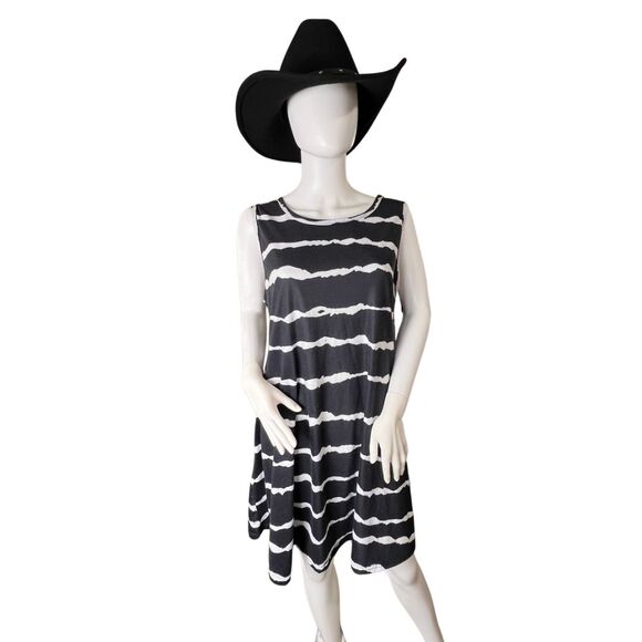 Dress 2X Black White Wavy Marled Stripes Sleeveless Midi Knee Length Relaxed Fit - Picture 1 of 15